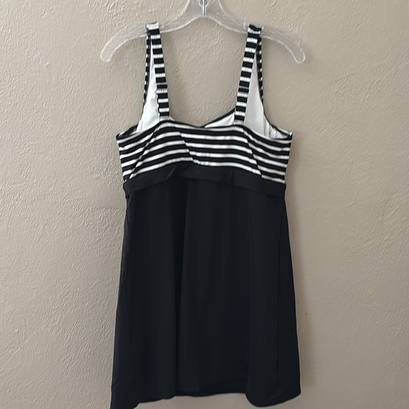 Women’s Lands End Swim Dress, Black/White Stripe, Size 14 DD - Picture 3 of 7